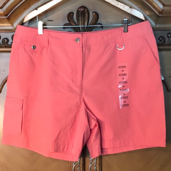Jones New York Pants - Jones New York peach cargo shorts. Cotton. NWT